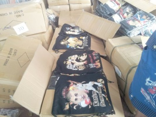 Tricouri cu fotbalişti, confiscate în Vama Sud Agigea